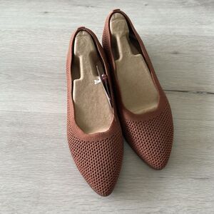 Skechers Women's Knit Flats in Tan